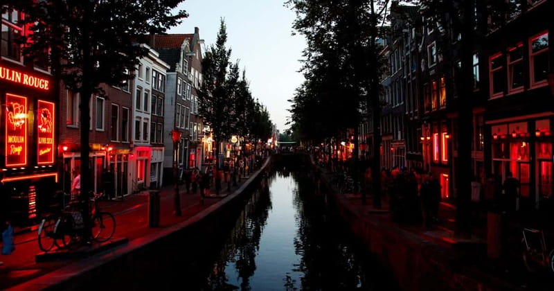 Amsterdam: Red Light District Tour - Your 90-minute walk starts at Beursplein (and sets the tone fast)