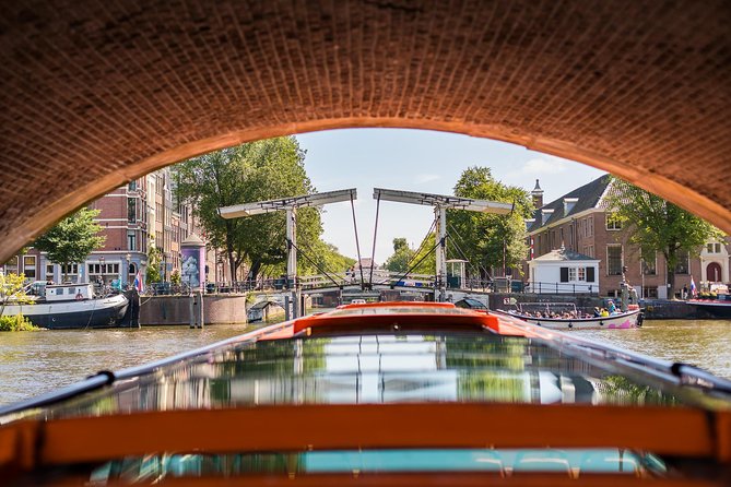 Amsterdam Sightseeing Canal Cruise with Audio Guide - Canal-side neighborhoods you’ll recognize: 9 Straatjes, De Wallen, and Bloemenmarkt