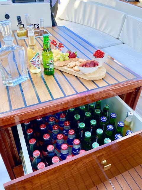 Amsterdam Small Group Canal Cruise inc Snacks/Drinks Winter - Getting to Keizersgracht 401 and settling in fast