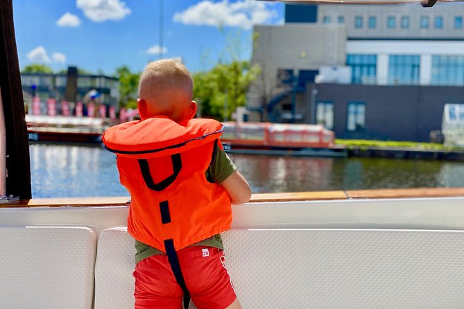 Amsterdam Small-Group Canal Cruise Including Snacks and Drinks - Should you book this small-group canal cruise?