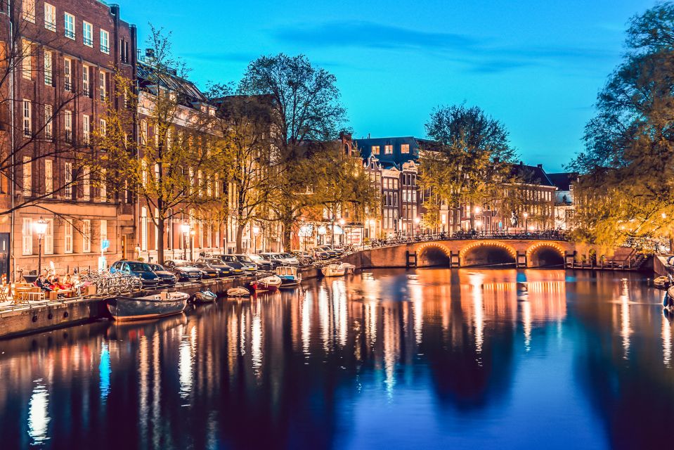 Amsterdam: Smoke and Lounge City Boat Cruise - Drinks and Value: How the €10 and €15 Options Work for You