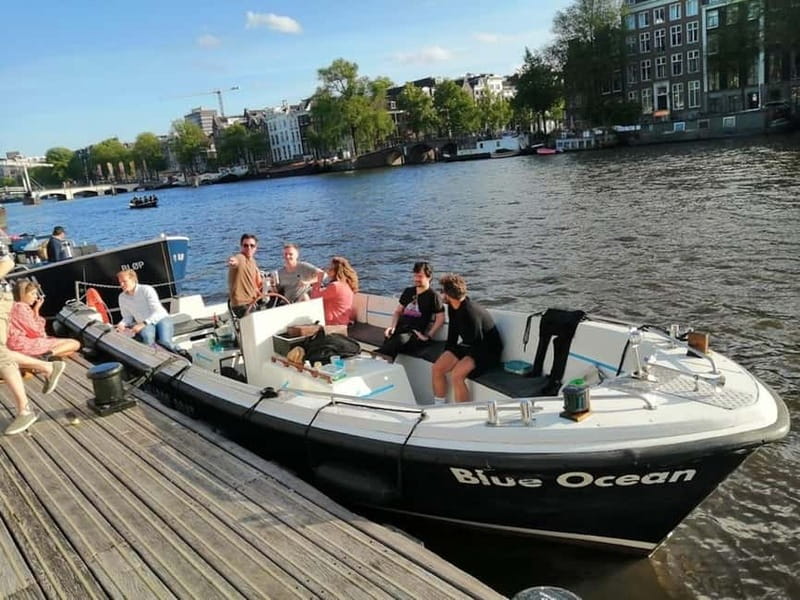 Amsterdam: The Bulldog Boat Smoke and Booze Cruise - The guide experience: live facts, jokes, and how to hear them