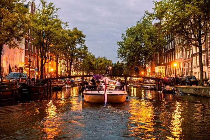 Amsterdam: The Bulldog Boat Smoke and Booze Cruise - Value check: is $28 worth it for this specific Amsterdam cruise?