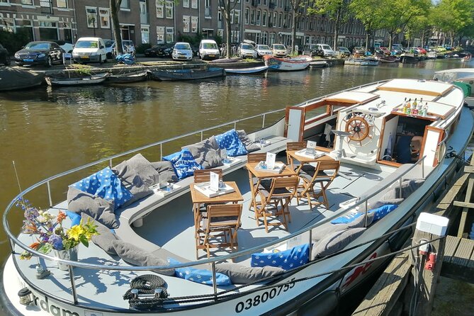 Amsterdam The Bulldog Boat Smoke Friendly Cruise + 2 drinks - Meeting at The Bulldog Boat (Central Station) without stress