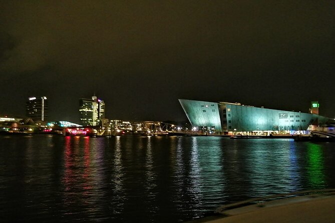 Amsterdam The Bulldog Boat Smoke Friendly Cruise + 2 drinks - Drinks, blankets, and the “chill but entertained” vibe