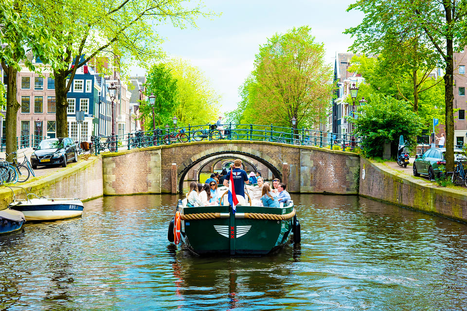 Amsterdam: The Newest Canal Cruise with Drink Option - Guide Style and What You’ll Learn Without Feeling Like Homework