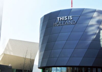 Amsterdam: This is Holland 5D Flight Experience Entry Ticket - Finding the meeting point across from Amsterdam Central