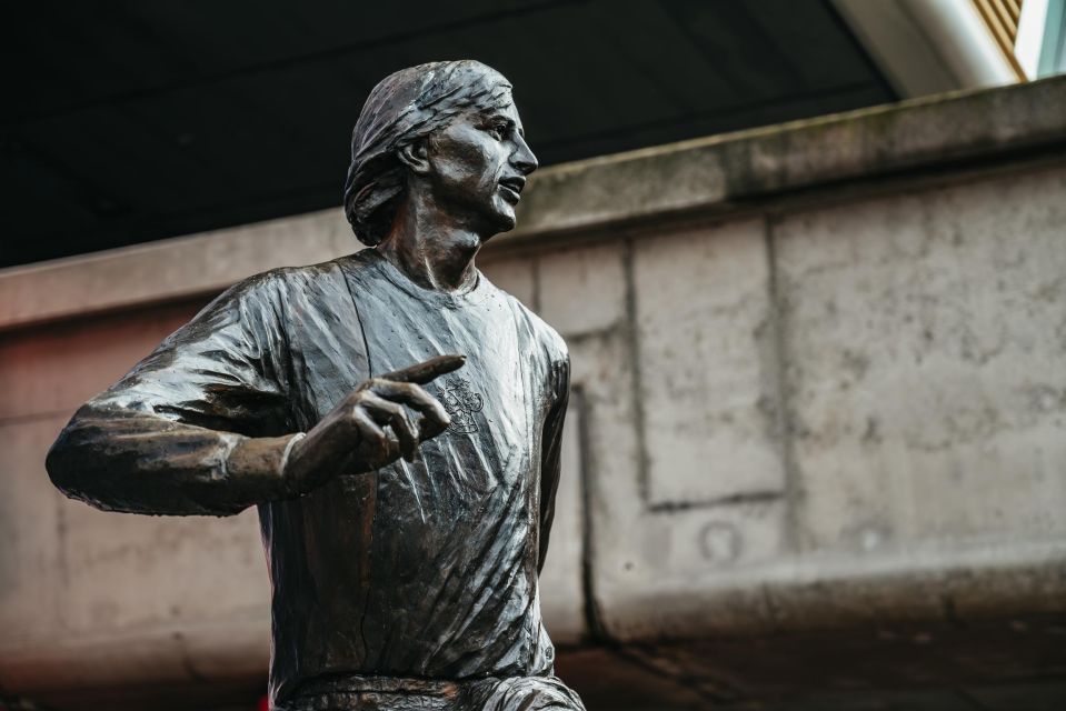 Amsterdam: VIP Johan Cruijff ArenA Tour with Drink and Scarf - The scarf, the Fanshop discount, and Febo Boulevard snacks