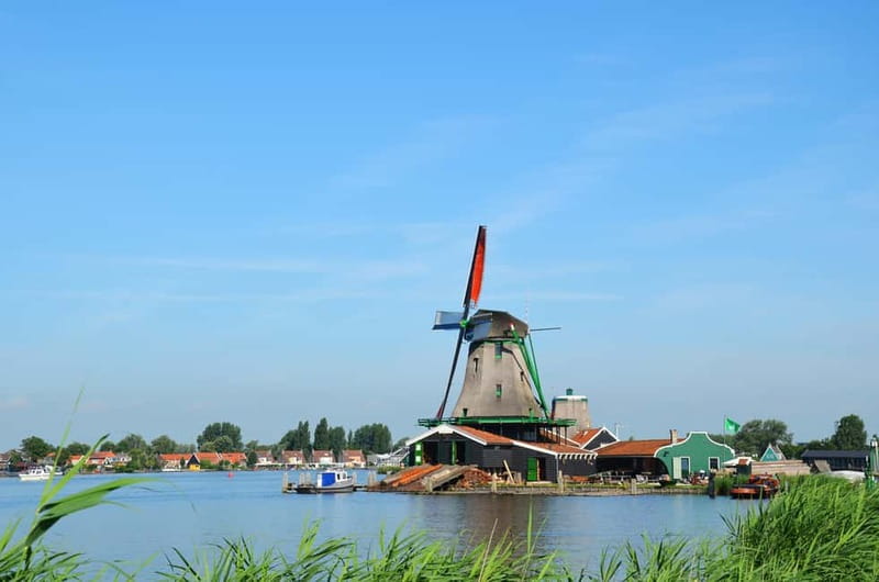 Amsterdam: Zaanse Schans windmills & Volendam Guided Tour - Clogs up close: the wooden shoe factory stop