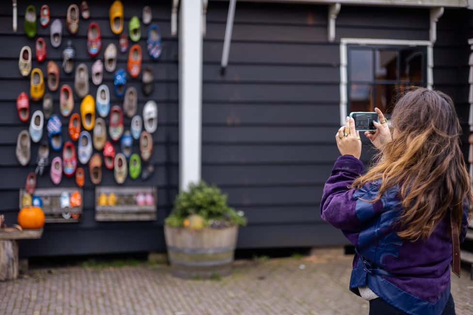 Amsterdam: Zaanse Schans windmills & Volendam Guided Tour - Zaanse Schans windmills: what the two-hour window buys you