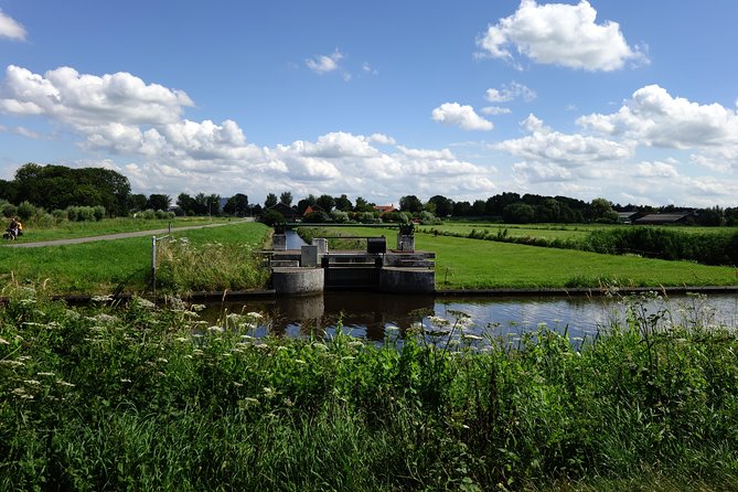 Countryside Bike Tour from Amsterdam: Cheese, Clogs & a Windmill - Choosing a Bike That Matches Your Comfort Level