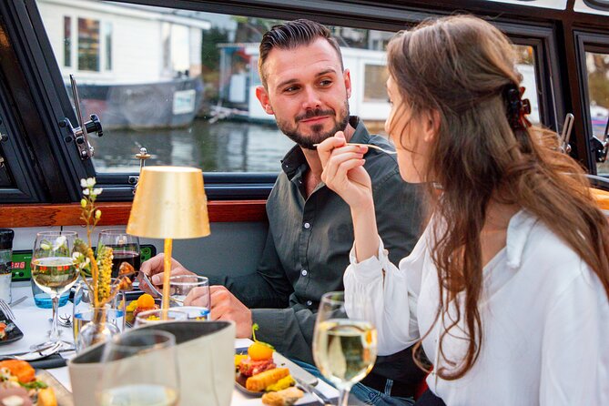 Dinner Canal Cruise Amsterdam: 4-Courses Including Drinks - Starting on Prins Hendrikkade: easy to reach, central to enjoy