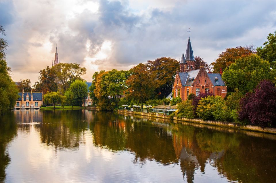 From Amsterdam: Bruges Day Trip in English with Boat Option - Bruges orientation: how the guide turns landmarks into a story