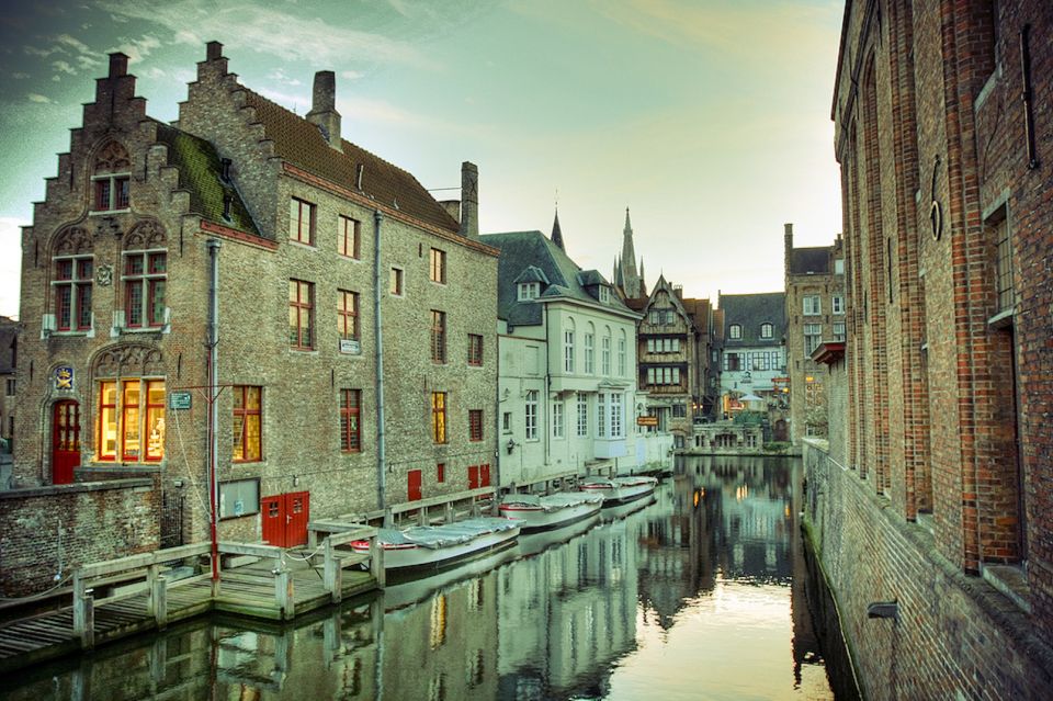 From Amsterdam: Day Trip to Bruges in Spanish or English - Key things that make this Bruges day trip work