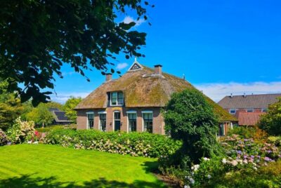 From Amsterdam: Giethoorn & Zaanse Schans Tour w/ Small Boat - Pickup and the 9-hour rhythm: what the day feels like