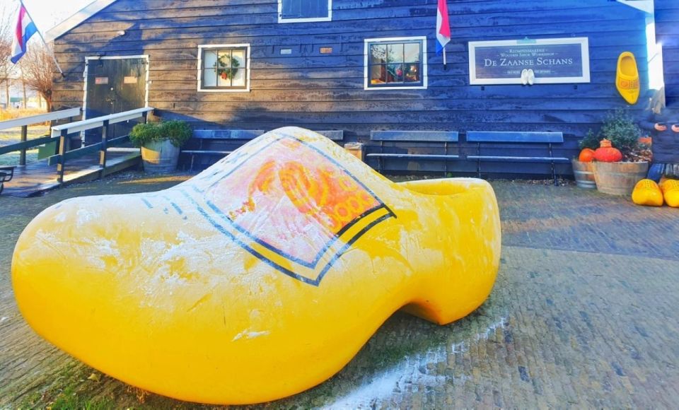 From Amsterdam: Giethoorn & Zaanse Schans Tour w/ Small Boat - Giethoorn village time: walking paths, photo moments, and that canal magic