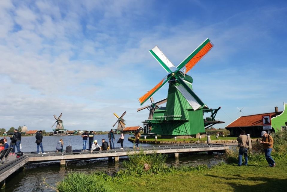 From Amsterdam: Giethoorn & Zaanse Schans Tour w/ Small Boat - The 1-hour Whisper Boat: driving the canals like a local