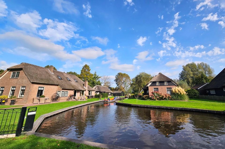 From Amsterdam: Giethoorn & Zaanse Schans Tour w/ Small Boat - Transport comfort and practical packing that actually helps
