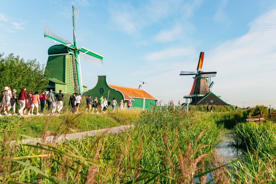 From Amsterdam: Zaanse Schans, Edam, & Marken Full-Day Trip - Volendam Free Time by the Harbor: Where You Can Eat and Wander