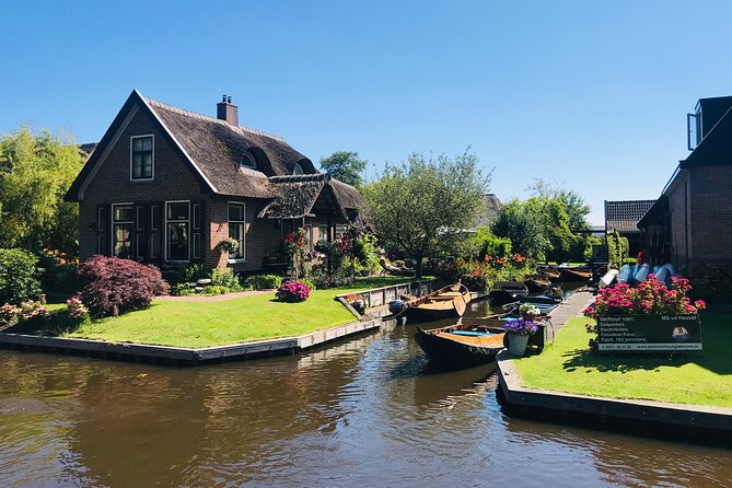 Giethoorn, Afsluitdijk, Zaanse Schans Day Tour Incl Hotel Pick Up - A single day that feels like three Dutch postcard stops