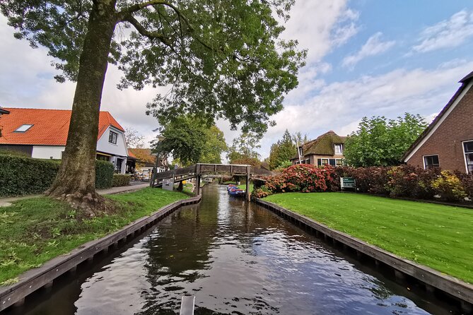 Giethoorn, Afsluitdijk, Zaanse Schans Day Tour Incl Hotel Pick Up - Who should book this tour, and who should skip it