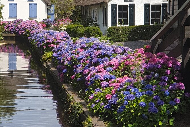 Giethoorn Day Tour from Amsterdam with Small Boat Ride - From Amsterdam Centraal to Giethoorn: the drive you actually care about