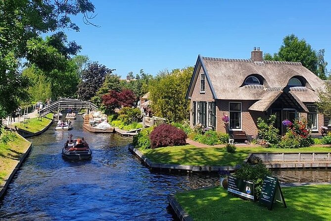 Giethoorn Day Tour from Amsterdam with Small Boat Ride - The 1-hour electric boat ride: hands-on, under bridges, and joyfully slow