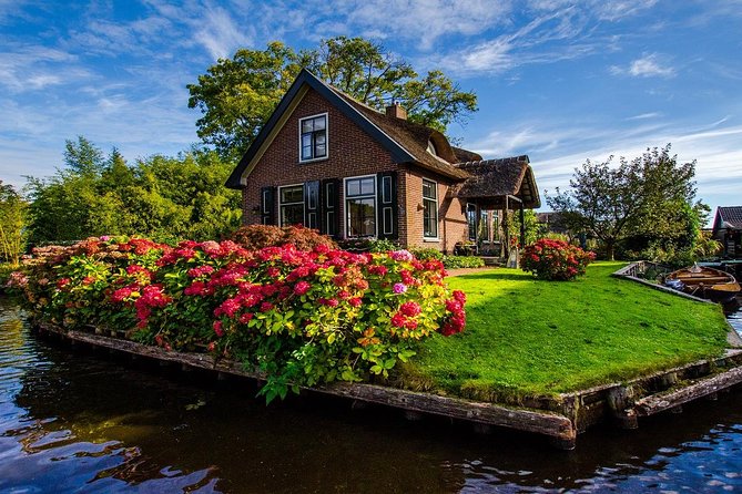 Giethoorn Guided DayTrip from Amsterdam - Why Giethoorn Feels Like a Different World