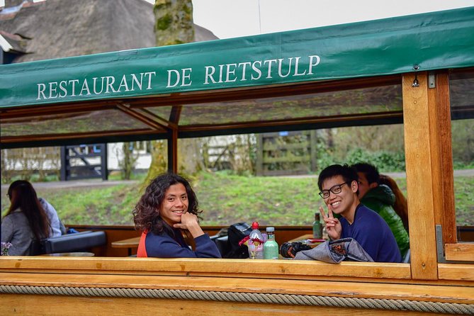 Giethoorn Guided DayTrip from Amsterdam - Giethoorn on the water: your one-hour canal cruise
