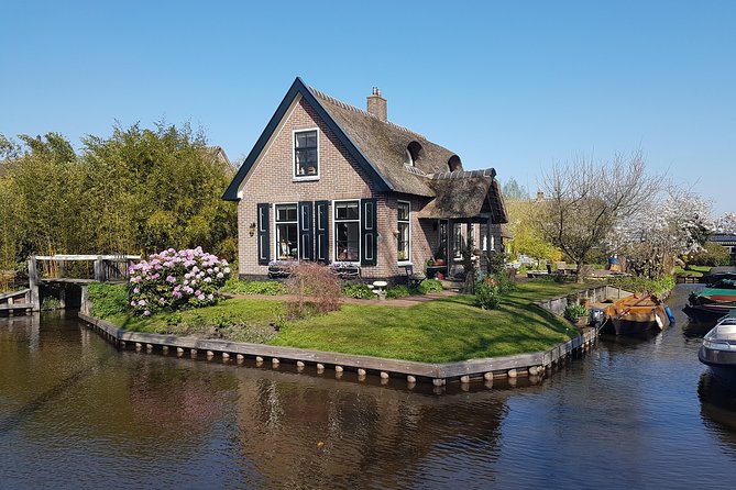 Giethoorn Small-Group Tour from Amsterdam (Max. 8 People) - Walking Giethoorn: how to use your 1.5 hours wisely