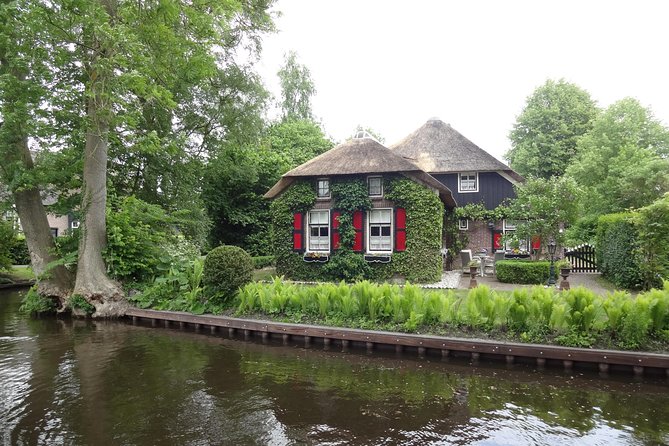 Giethoorn, Zaandam & Zaanse Schans Day Tour w/ Small Boat Ride - Giethoorn’s canals in a small electric boat: the part you’ll remember