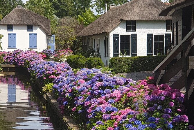Giethoorn, Zaandam & Zaanse Schans Day Tour w/ Small Boat Ride - The small-group format: where the tour actually differs