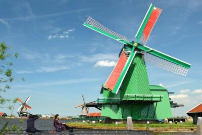 Giethoorn, Zaanse Schans Windmills Guided Day Trip from Amsterdam - Zaanse Schans: Windmills, Clogs, and Cheese Factory Time