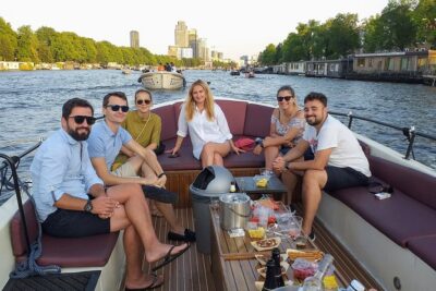 Guided Amsterdam Canal Cruise – Snacks & Drinks on board(1 Hour) - Why the small-boat setup matters (you see the tight canals)
