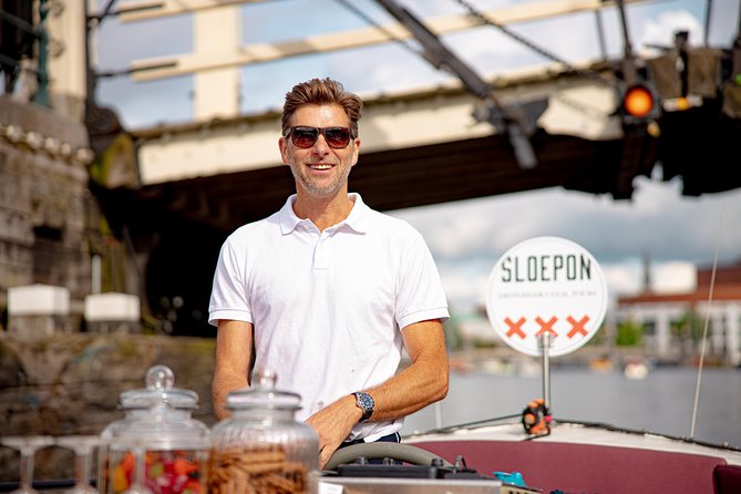 Guided Amsterdam Canal Cruise – Snacks & Drinks on board(1 Hour) - Stop 7 to 10: Herengracht mansions, seven bridges, the kiss legend, and crooked houses