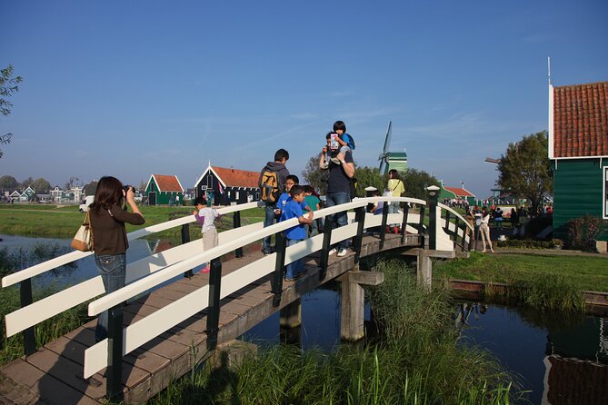 Guided Day Trip - Volendam, Zaanse Schans, Marken & Edam - Volendam: old fishing-town time that’s built for strolling