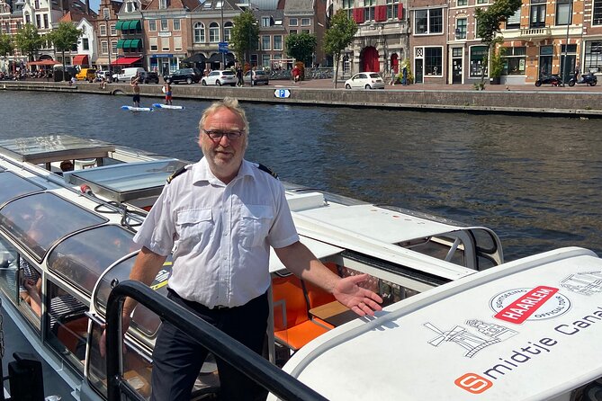 Haarlem: 50 minutes Boat Cruise - Audio guide expectations: English is included, but know how it works