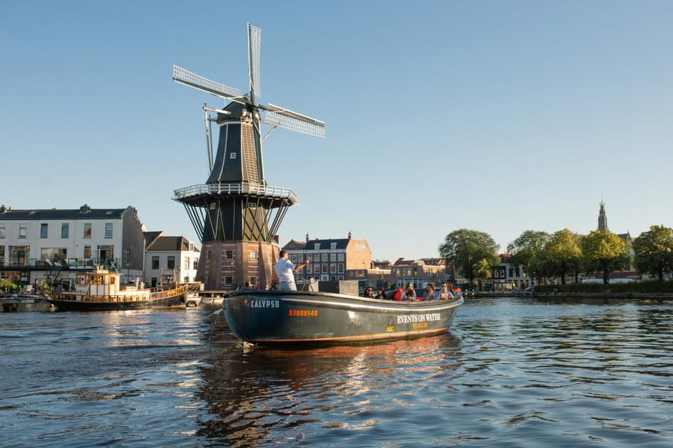 Haarlem: Sightseeing Boat Tour with Snacks and Drinks - Why this Haarlem canal cruise is a smart alternative to walking