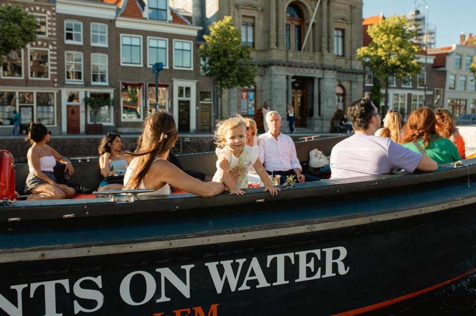 Haarlem: Sightseeing Boat Tour with Snacks and Drinks - St. Bavokerk, Kenaupark, and the local-person viewpoint