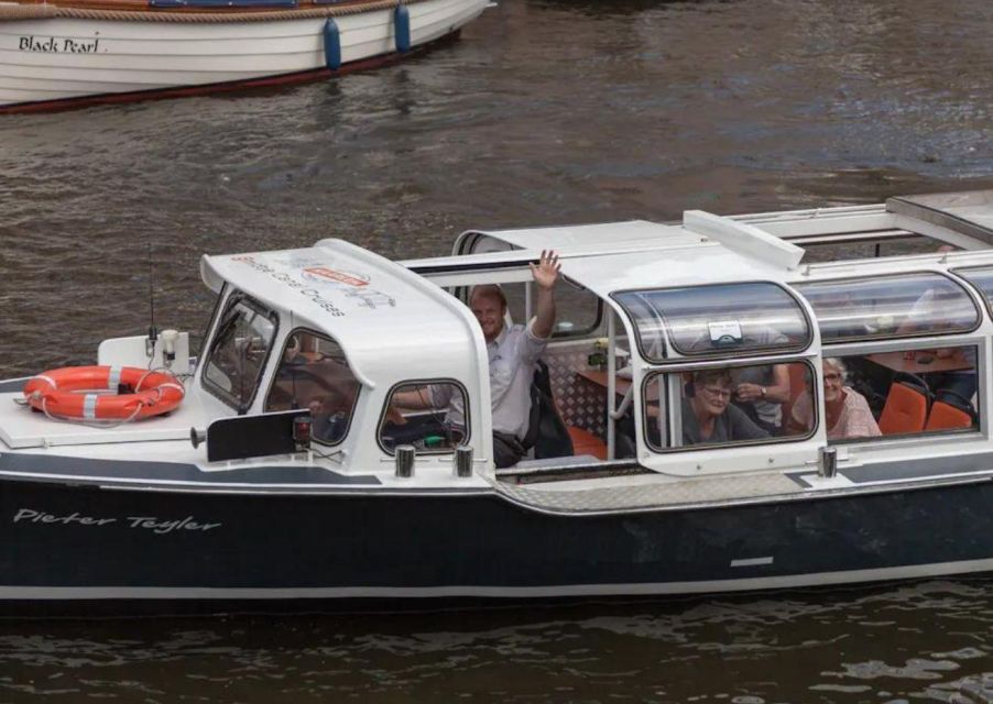 Haarlem: Sightseeing Canal Cruise through the City Center - From Teylers Museum to the Spaarne: first views, fast context