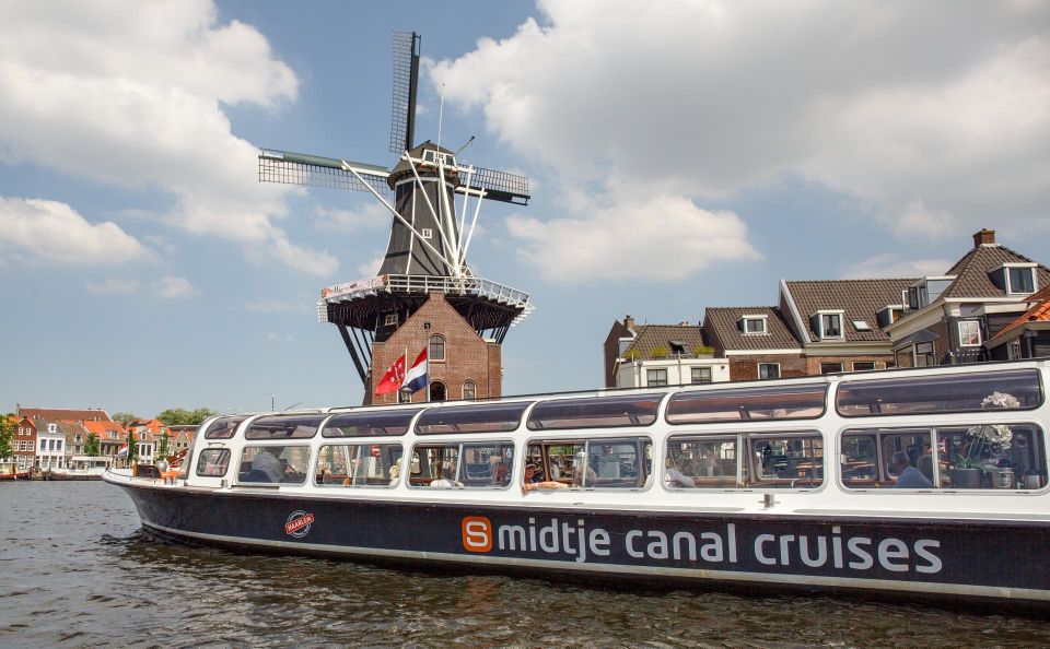 Haarlem: Sightseeing Canal Cruise through the City Center - Skippers, language options, and how to make the story work