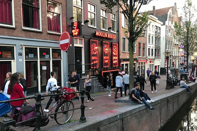Private Amsterdam Red Light District and Coffee Shop Tour - Old Town Clues: Why This Part of Amsterdam Feels So Historical