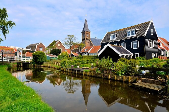 Private Excursion to Zaanse Schans, Edam, Volendam and Marken - Volendam Harbor: Coastal Views and Smarter Lunch Choices