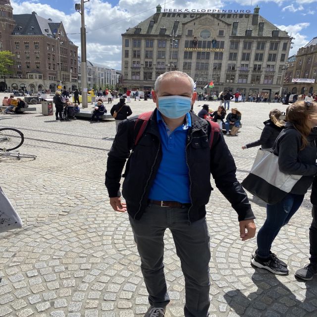 Sprechen Sie Gras? German Tour of Amsterdam's Coffeeshops - Meeting at H&M Dam Square: the quick win for first-time orientation