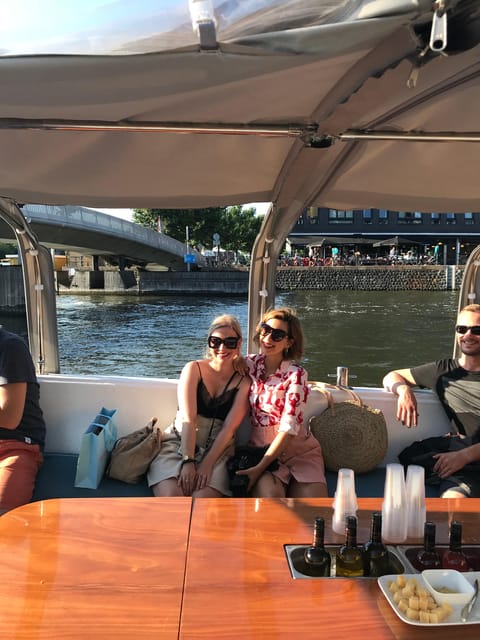Visit Amsterdam by Boat with a French Guide (french) - Guide Energy Matters: Small Group Size and French Storytelling
