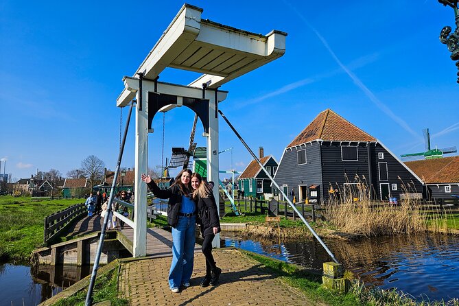 Zaanse Schans and Cheese Tasting Guided Tour from Amsterdam - Cheese Tasting at Catharina Hoeve: Short Stop, Big Payoff