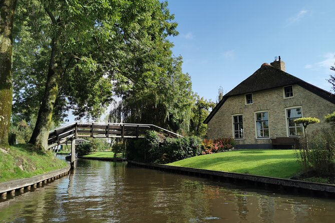 Zaanse Schans and Giethoorn Small-Group Tour with Hotel Pick-Up - Giethoorn: The Green Little Venice, plus a 1-hour canal cruise