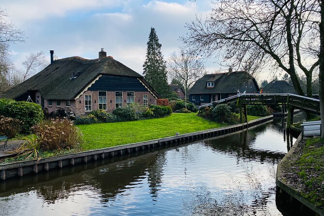Zaanse Schans and Giethoorn Small-Group Tour with Hotel Pick-Up - How the driving and timing can affect your day