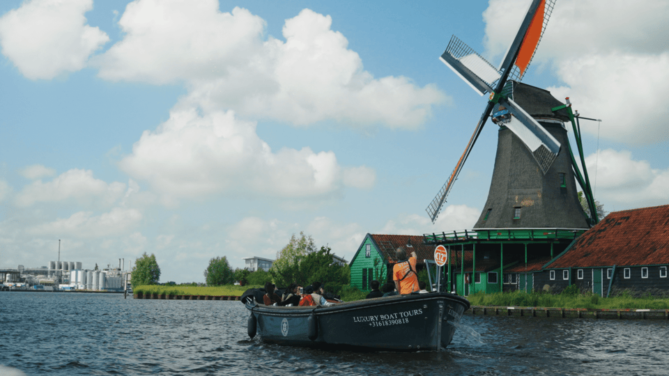 Zaanse Schans: Cruise UNESCO Windmills Village + Live Guide - From the dock at Cacaolab to the windmills: what happens in order
