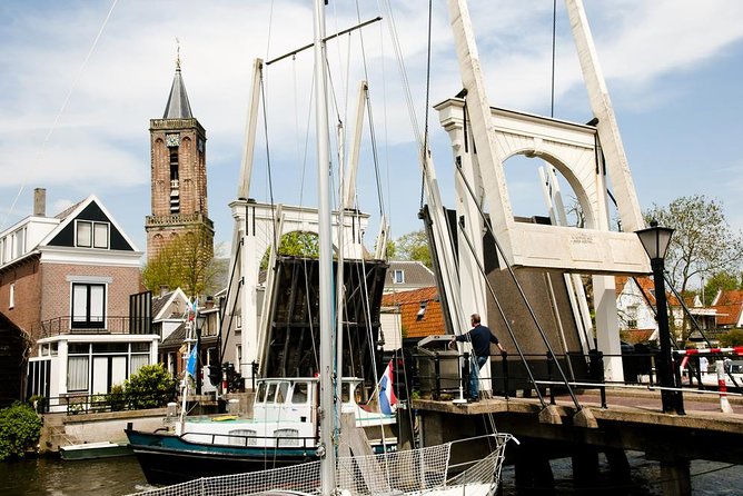Zaanse Schans, Edam, Volendam and Marken Tour - Guides and group size: what can help, and what to plan around